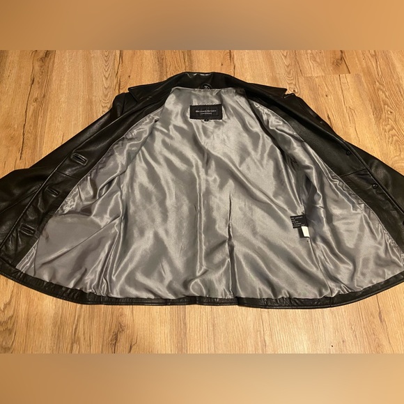 Vintage Y2K Genuine Butter-soft Leather Blazer. Pit to pit = 19.5 in. 2 pockets. - Picture 8 of 16